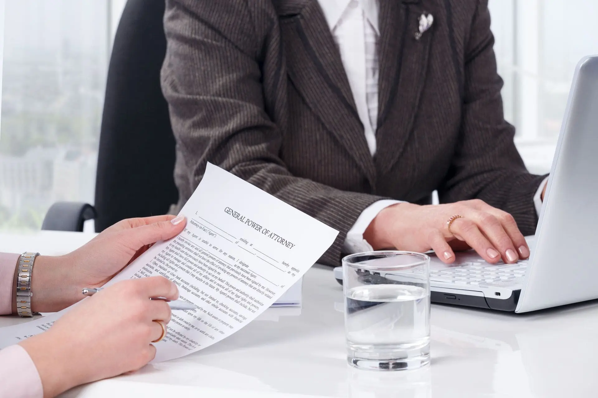 ¿Para qué sirve un poder notarial?